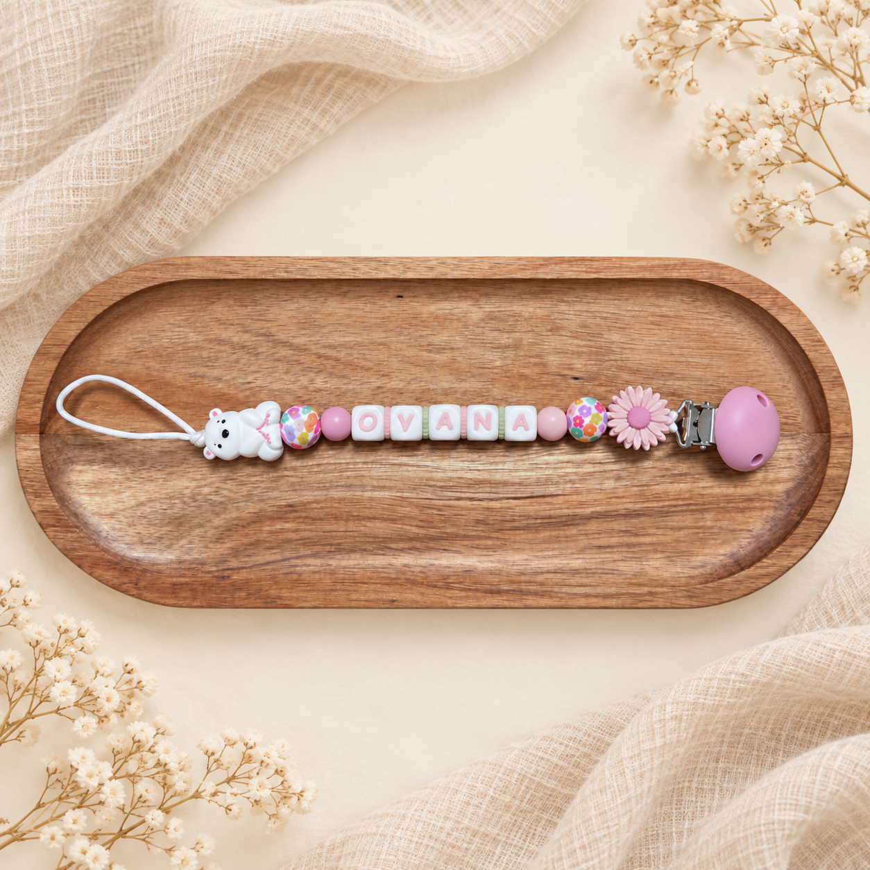 Attache-tétine personnalisée avec perles roses et décorations fleurs